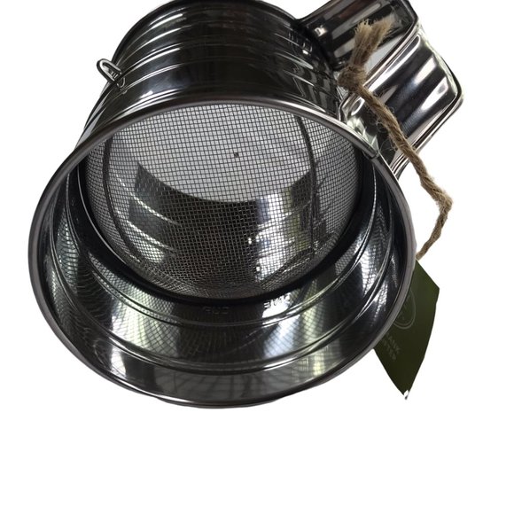 New Metal Flour Sifter Hand Crank.  Brand: Dash of That.  3 Cup Sifter Wire Mesh - Picture 7 of 8